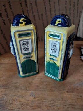 Vintage-Style Yellow & Green Ceramic Pump Salt and Pepper Shaker Set - Unbranded